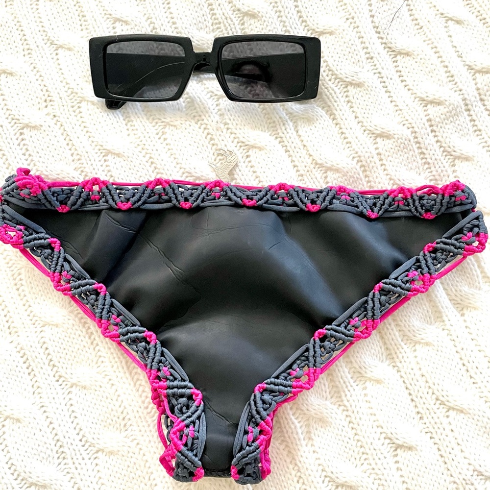 INDAH  bikini bottoms - Picture 2 of 3